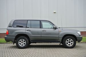 toyota-land-cruiser-100-1